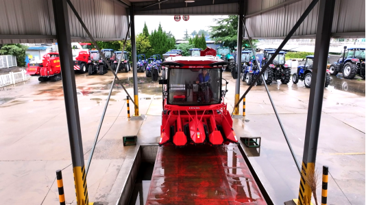 2-雷沃谷神玉米收获机即将发运